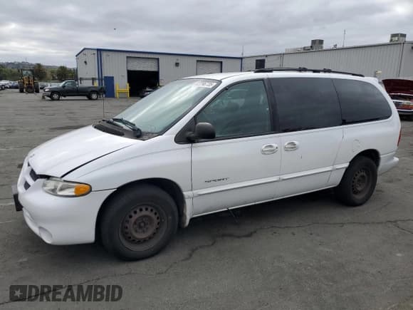 ✅ 2000 Dodge Caravan SE • VIN: 2B4GP44GXYR589372 • Лот: 82296735. Опубликован ранее на Copart с пробегом 276 759 миль. Бесплатный доступ к архиву аукционных продаж из США и подробный отчёт об истории автомобиля на DreamBid. Изображение 1.