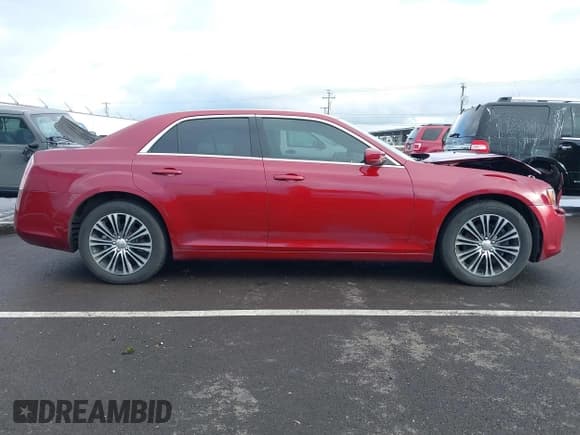 ✅ 2013 Chrysler 300 S • VIN: 2C3CCAGG2DH728471 • Лот: 41182745. Опубликован ранее на IAAI с пробегом 128 927 миль. Бесплатный доступ к архиву аукционных продаж из США и подробный отчёт об истории автомобиля на DreamBid. Изображение 13.