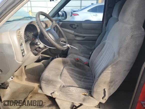 ✅ 2000 Chevrolet S-10 LS • VIN: 1GCCS1942Y8128417 • Лот: 85965684. Опубликован ранее на Copart с пробегом 233 097 миль. Бесплатный доступ к архиву аукционных продаж из США и подробный отчёт об истории автомобиля на DreamBid. Изображение 7.