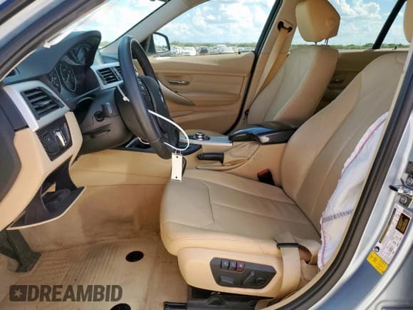 ✅ 2012 BMW 3 Series 328i • VIN: WBA3A5G52CNP16797 • Лот: 81449375. Опубликован ранее на Copart с пробегом 64 435 миль. Бесплатный доступ к архиву аукционных продаж из США и подробный отчёт об истории автомобиля на DreamBid. Изображение 7.