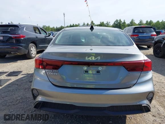 ✅ 2022 Kia Forte LXS • VIN: 3KPF24AD4NE488395 • Lot: 43145422. Wystawiony na IAAI z przebiegiem 46 507 mil. Bezpłatny archiwum sprzedaży aukcyjnych z USA i szczegółowy raport historii pojazdu na DreamBid. Zdjęcie 17.