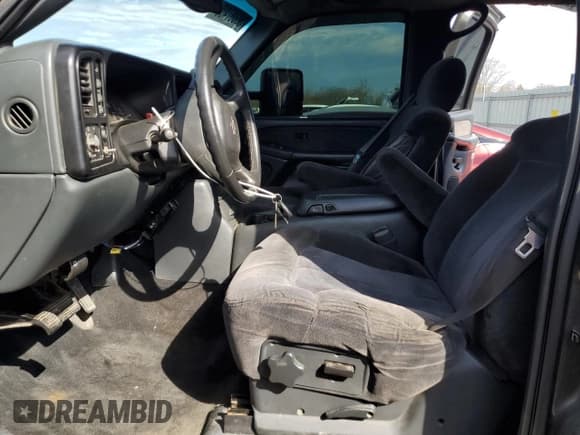 ✅ 2001 Chevrolet Silverado 2500HD • VIN: 1GCHK23181F154466 • Lot: 50887405. Wystawiony na Copart z przebiegiem 308 308 mil. Bezpłatny archiwum sprzedaży aukcyjnych z USA i szczegółowy raport historii pojazdu na DreamBid. Zdjęcie 7.