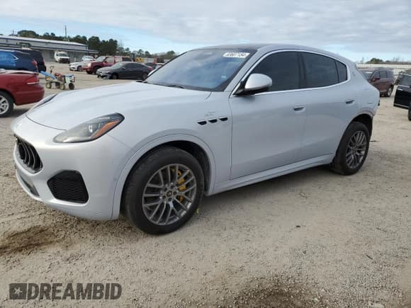 ✅ 2023 Maserati Grecale GT • VIN: ZN682AVA0P7416375 • Лот: 83607154. Опубликован ранее на Copart с пробегом Не указан. Бесплатный доступ к архиву аукционных продаж из США и подробный отчёт об истории автомобиля на DreamBid. Изображение 1.