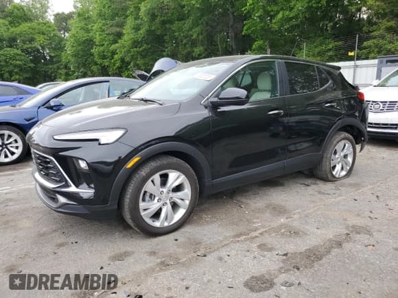 ✅ 2024 Buick Encore GX Preferred • VIN: KL4AMBSL6RB013374 • Lot: 53920035. Wystawiony na Copart z przebiegiem 16 988 mil. Bezpłatny archiwum sprzedaży aukcyjnych z USA i szczegółowy raport historii pojazdu na DreamBid. Zdjęcie 1.