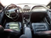 ✅ 1996 Ford Mustang Cobra • VIN: 1FALP47V4TF142070 • Lot: 56528045. Wystawiony na Copart z przebiegiem 66 144 mil. Bezpłatny archiwum sprzedaży aukcyjnych z USA i szczegółowy raport historii pojazdu na DreamBid. Zdjęcie 8.