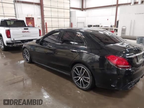 ✅ 2019 Mercedes-Benz C 43 AMG • VIN: 55SWF6EB0KU285355 • Lot: 41935660. Wystawiony na IAAI z przebiegiem 160 525 mil. Bezpłatny archiwum sprzedaży aukcyjnych z USA i szczegółowy raport historii pojazdu na DreamBid. Zdjęcie 3.