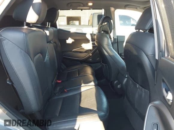 ✅ 2017 Hyundai Santa Fe Ultimate • VIN: 5XYZW4LA7HG451613 • Lot: 43773904. Listed on IAAI with 203,886 mi. Free auction sales archive from the USA and detailed vehicle history report at DreamBid. Image 8.