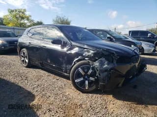 ✅ 2024 BMW iX xDrive50 • VIN: WB523CF08RCR00371 • Lot: 85160785. Wystawiony na Copart z przebiegiem 27 083 mil. Bezpłatny archiwum sprzedaży aukcyjnych z USA i szczegółowy raport historii pojazdu na DreamBid. Zdjęcie 4.