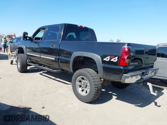 ✅ 2007 Chevrolet Silverado 2500HD LT1 • VIN: 1GCHK23DX7F190453 • Lot: 42262619. Wystawiony na IAAI z przebiegiem Nie podano. Bezpłatny archiwum sprzedaży aukcyjnych z USA i szczegółowy raport historii pojazdu na DreamBid. Zdjęcie 3.