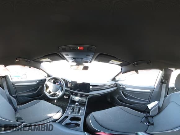 ✅ 2025 Volkswagen Jetta Sport • VIN: 3VWBX7BU7SM044975 • Lot: 43161792. Wystawiony na IAAI z przebiegiem 9 245 mil. Bezpłatny archiwum sprzedaży aukcyjnych z USA i szczegółowy raport historii pojazdu na DreamBid. Zdjęcie 18.