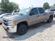✅ 2007 Chevrolet Silverado 2500HD 1LT • VIN: 1GCHK23K77F561325 • Lot: 42860200. Wystawiony na IAAI z przebiegiem 354 528 mil. Bezpłatny archiwum sprzedaży aukcyjnych z USA i szczegółowy raport historii pojazdu na DreamBid. Zdjęcie 2.