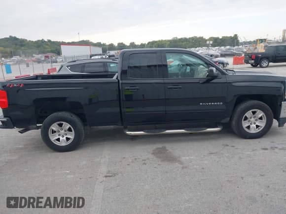 ✅ 2018 Chevrolet Silverado 1500 LT • VIN: 1GCVKREHXJZ143263 • Лот: 43457459. Опубликован ранее на IAAI с пробегом 136 002 миль. Бесплатный доступ к архиву аукционных продаж из США и подробный отчёт об истории автомобиля на DreamBid. Изображение 14.