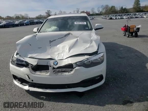✅ 2016 BMW 3 Series 320i xDrive • VIN: WBA8E5G55GNT94690 • Lot: 90397935. Wystawiony na Copart z przebiegiem 133 987 mil. Bezpłatny archiwum sprzedaży aukcyjnych z USA i szczegółowy raport historii pojazdu na DreamBid. Zdjęcie 13.