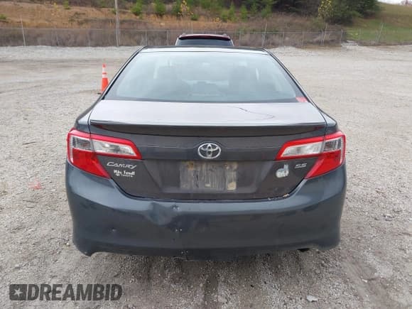 ✅ 2013 Toyota Camry SE • VIN: 4T1BF1FK1DU277319 • Lot: 40971020. Wystawiony na IAAI z przebiegiem 92 934 mil. Bezpłatny archiwum sprzedaży aukcyjnych z USA i szczegółowy raport historii pojazdu na DreamBid. Zdjęcie 16.