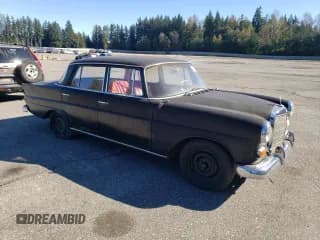 ✅ 1963 Mercedes-Benz 190 • VIN: 11011010048805 • Lot: 72858554. Wystawiony na Copart z przebiegiem 13 518 mil. Bezpłatny archiwum sprzedaży aukcyjnych z USA i szczegółowy raport historii pojazdu na DreamBid. Zdjęcie 4.