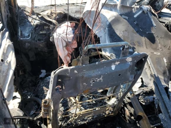 ✅ 2015 Audi Q7 Premium Plus • VIN: WA1LGAFE4FD023889 • Lot: 71121165. Wystawiony na Copart z przebiegiem Nie podano. Bezpłatny archiwum sprzedaży aukcyjnych z USA i szczegółowy raport historii pojazdu na DreamBid. Zdjęcie 8.