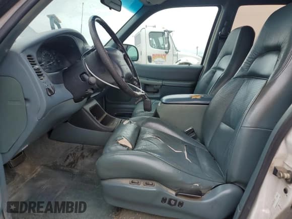 ✅ 1995 Ford Explorer Eddie Bauer • VIN: 1FMDU34X3SUC27799 • Lot: 66374725. Wystawiony na Copart z przebiegiem 146 854 mil. Bezpłatny archiwum sprzedaży aukcyjnych z USA i szczegółowy raport historii pojazdu na DreamBid. Zdjęcie 7.