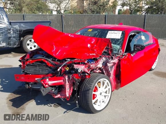 ✅ 2025 Toyota 86 Premium • VIN: JF1ZNBE14S8758293 • Lot: 43656673. Listed on IAAI with 1,044 mi. Free auction sales archive from the USA and detailed vehicle history report at DreamBid. Image 6.