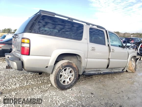 ✅ 2005 Chevrolet Suburban Z71 • VIN: 3GNFK16Z35G195828 • Лот: 88249925. Опубликован ранее на Copart с пробегом 254 252 миль. Бесплатный доступ к архиву аукционных продаж из США и подробный отчёт об истории автомобиля на DreamBid. Изображение 3.