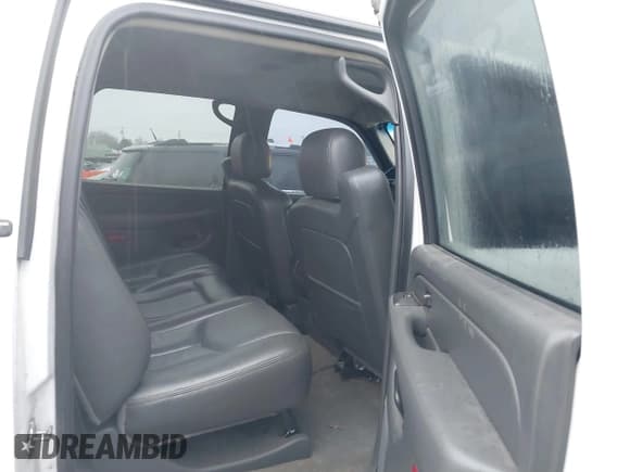 ✅ 2006 Chevrolet Silverado 2500HD LT1 • VIN: 1GCHK23D46F191371 • Лот: 41032500. Опубликован ранее на IAAI с пробегом Не указан. Бесплатный доступ к архиву аукционных продаж из США и подробный отчёт об истории автомобиля на DreamBid. Изображение 8.