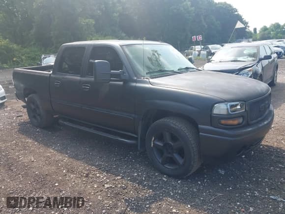 ✅ 2006 GMC Sierra Denali • VIN: 2GTEK63N961123853 • Lot: 42923214. Listed on IAAI with 126,596 mi. Free auction sales archive from the USA and detailed vehicle history report at DreamBid. Image 1.