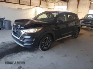 2019 Hyundai Tucson SEL z VIN KM8J33AL9KU880581, wystawiony jako Copart lot #83975535 z przebiegiem 57 007 mil mil oraz Szkoda całkowita • Salvage title. Historia ofert i sprzedaży dostępna na DreamBid. Obrazek 1.