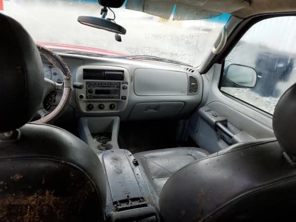 ✅ 2003 Ford Explorer Sport Trac XLS • VIN: 1FMDU67E13UC58546 • Lot: 84607495. Wystawiony na Copart z przebiegiem Nie podano. Bezpłatny archiwum sprzedaży aukcyjnych z USA i szczegółowy raport historii pojazdu na DreamBid. Zdjęcie 8.