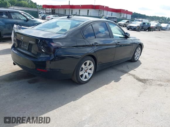 ✅ 2014 BMW 3 Series 320i xDrive • VIN: WBA3C3C53EP661496 • Лот: 42727443. Опубликован ранее на IAAI с пробегом 146 631 миль. Бесплатный доступ к архиву аукционных продаж из США и подробный отчёт об истории автомобиля на DreamBid. Изображение 4.