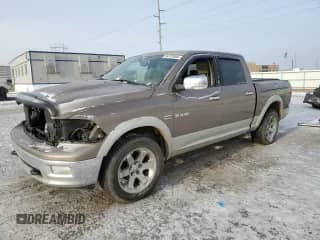 2010 Dodge 1500 ST z VIN 1D7RV1CT0AS256087, wystawiony jako Copart lot #88781805 z przebiegiem Nie podano mil oraz Czysty tytuł • Clean title. Historia ofert i sprzedaży dostępna na DreamBid. Obrazek 1.