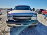 ✅ 2004 Chevrolet Silverado 2500HD LS • VIN: 1GCHK23124F125369 • Lot: 86151445. Wystawiony na Copart z przebiegiem 162 473 mil. Bezpłatny archiwum sprzedaży aukcyjnych z USA i szczegółowy raport historii pojazdu na DreamBid. Zdjęcie 5.
