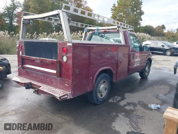 ✅ 2006 Ford F-250 • VIN: 1FDNF20546EB72258 • Lot: 43568332. Wystawiony na IAAI z przebiegiem 240 545 mil. Bezpłatny archiwum sprzedaży aukcyjnych z USA i szczegółowy raport historii pojazdu na DreamBid. Zdjęcie 4.