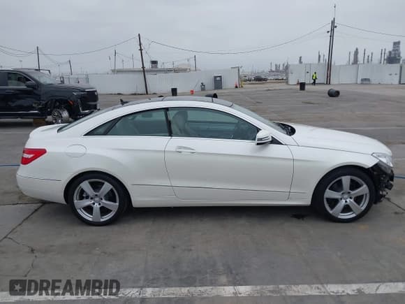 ✅ 2013 Mercedes-Benz E 350 • VIN: WDDKJ5KB9DF200871 • Lot: 42715286. Wystawiony na IAAI z przebiegiem 36 556 mil. Bezpłatny archiwum sprzedaży aukcyjnych z USA i szczegółowy raport historii pojazdu na DreamBid. Zdjęcie 14.