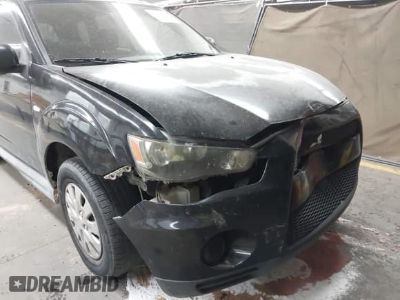 ✅ 2011 Mitsubishi Outlander ES • VIN: JA4AS2AW4BU018519 • Lot: 42074745. Wystawiony na IAAI z przebiegiem 174 880 mil. Bezpłatny archiwum sprzedaży aukcyjnych z USA i szczegółowy raport historii pojazdu na DreamBid. Zdjęcie 6.