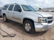 ✅ 2014 Chevrolet Suburban LS • VIN: 1GNSCHE06ER231731 • Lot: 43303711. Wystawiony na IAAI z przebiegiem 209 033 mil. Bezpłatny archiwum sprzedaży aukcyjnych z USA i szczegółowy raport historii pojazdu na DreamBid. Zdjęcie 1.