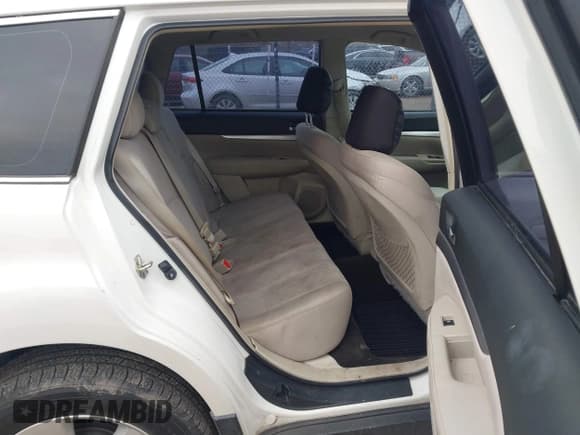 ✅ 2014 Subaru Outback 2.5i • VIN: 4S4BRBAC1E3224334 • Lot: 43802788. Listed on IAAI with 164,081 mi. Free auction sales archive from the USA and detailed vehicle history report at DreamBid. Image 8.