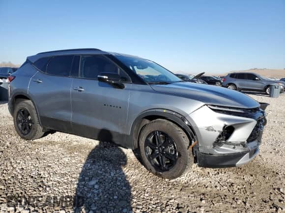 2024 Chevrolet Blazer LT z VIN 3GNKBJR4XRS197920, wystawiony jako Copart lot #43020995 z przebiegiem 19 581 mil mil oraz Szkoda całkowita • Salvage title. Historia ofert i sprzedaży dostępna na DreamBid. Obrazek 4.