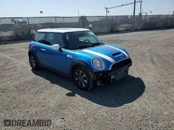 2010 MINI Hardtop S with VIN WMWMF7C58ATX42725, listed as a Copart auction lot 59818915 with 86,452 mi miles and Salvage title. Bid and sale history available at DreamBid. Image 14.