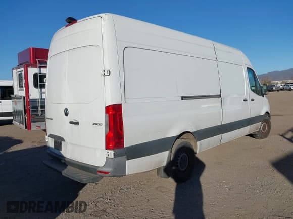 ✅ 2021 Mercedes-Benz Sprinter Cargo • VIN: W1Y4ECHY2MT064412 • Lot: 41069328. Listed on IAAI with 88,526 mi. Free auction sales archive from the USA and detailed vehicle history report at DreamBid. Image 4.