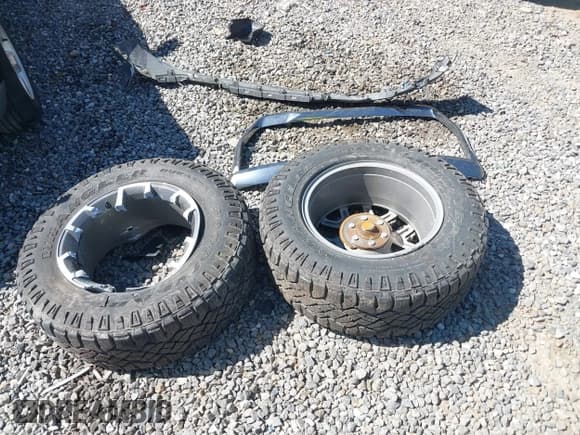 ✅ 2021 GMC Canyon 4WD AT4 • VIN: 1GTG6FEN0M1279941 • Lot: 42040097. Wystawiony na IAAI z przebiegiem 38 177 mil. Bezpłatny archiwum sprzedaży aukcyjnych z USA i szczegółowy raport historii pojazdu na DreamBid. Zdjęcie 11.