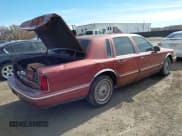 ✅ 1995 Lincoln Town Car Signature • VIN: 1LNLM82W1SY643247 • Lot: 43625347. Listed on IAAI with 169,827 mi. Free auction sales archive from the USA and detailed vehicle history report at DreamBid. Image 4.