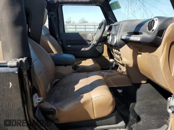 ✅ 2012 Jeep Wrangler Sahara • VIN: 1C4AJWBG1CL216425 • Lot: 48377825. Wystawiony na Copart z przebiegiem 99 649 mil. Bezpłatny archiwum sprzedaży aukcyjnych z USA i szczegółowy raport historii pojazdu na DreamBid. Zdjęcie 10.