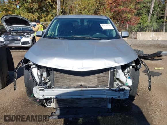 ✅ 2019 Chevrolet Traverse LT Cloth • VIN: 1GNERGKWXKJ250758 • Lot: 43475428. Listed on IAAI with 87,319 mi. Free auction sales archive from the USA and detailed vehicle history report at DreamBid. Image 12.