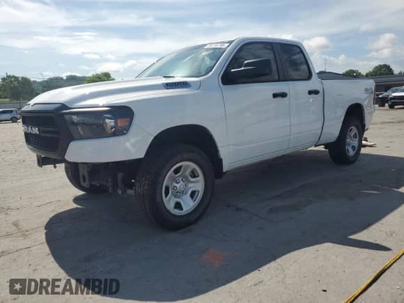 2023 Ram 1500 Tradesman z VIN 1C6SRFCT9PN641644, wystawiony jako Copart lot #64295795 z przebiegiem 20 664 mil mil oraz Szkoda całkowita • Salvage title. Historia ofert i sprzedaży dostępna na DreamBid. Obrazek 1.
