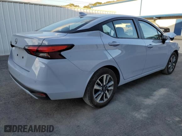 ✅ 2025 Nissan Versa SV • VIN: 3N1CN8EV1SL817990 • Lot: 91721325. Wystawiony na Copart z przebiegiem 30 556 mil. Bezpłatny archiwum sprzedaży aukcyjnych z USA i szczegółowy raport historii pojazdu na DreamBid. Zdjęcie 3.