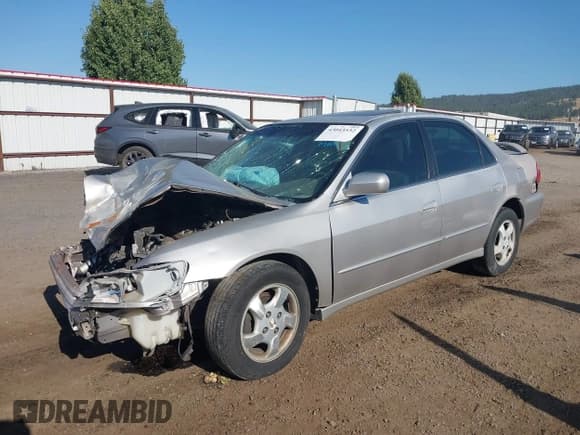 ✅ 1998 Honda Accord EX • VIN: 1HGCG5654WA080495 • Лот: 43043532. Опубликован ранее на IAAI с пробегом 185 339 миль. Бесплатный доступ к архиву аукционных продаж из США и подробный отчёт об истории автомобиля на DreamBid. Изображение 17.