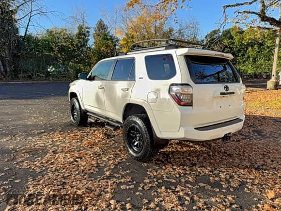 ✅ 2022 Toyota 4Runner SR5 Premium • VIN: JTENU5JR9N6034636 • Lot: 94371095. Wystawiony na Copart z przebiegiem 47 368 mil. Bezpłatny archiwum sprzedaży aukcyjnych z USA i szczegółowy raport historii pojazdu na DreamBid. Zdjęcie 3.