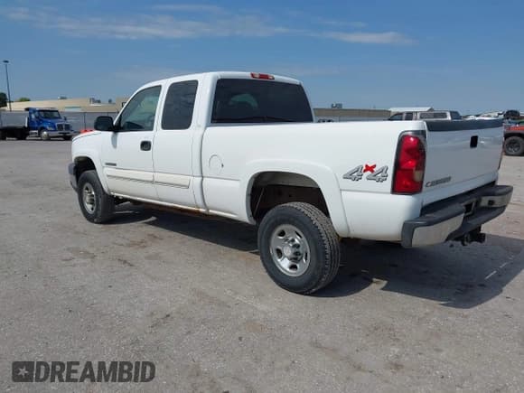 ✅ 2006 Chevrolet Silverado 2500HD LT2 • VIN: 1GCHK29UX6E262621 • Lot: 42322189. Wystawiony na IAAI z przebiegiem 233 221 mil. Bezpłatny archiwum sprzedaży aukcyjnych z USA i szczegółowy raport historii pojazdu na DreamBid. Zdjęcie 3.
