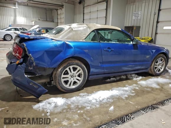 ✅ 2006 Ford Mustang GT Deluxe • VIN: 1ZVHT85H465236683 • Лот: 94961045. Опубликован ранее на Copart с пробегом 96 227 миль. Бесплатный доступ к архиву аукционных продаж из США и подробный отчёт об истории автомобиля на DreamBid. Изображение 3.
