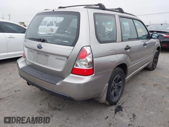✅ 2006 Subaru Forester X • VIN: JF1SG636X6H733633 • Lot: 43887665. Listed on IAAI with 111,457 mi. Free auction sales archive from the USA and detailed vehicle history report at DreamBid. Image 6.