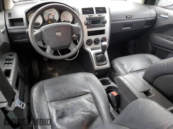 2008 Dodge Caliber SE z VIN 1B3HB28C58D776315, wystawiony jako Copart lot #52914815 z przebiegiem 118 407 mil mil oraz Szkoda całkowita • Salvage title. Historia ofert i sprzedaży dostępna na DreamBid. Obrazek 8.